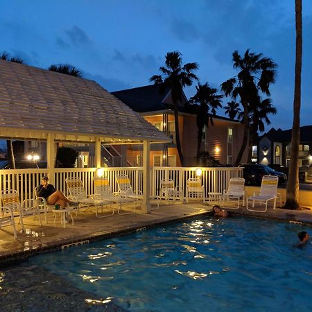 Seashell Village Resort Near The Beach With Kitchens Port Aransas Bagian luar foto