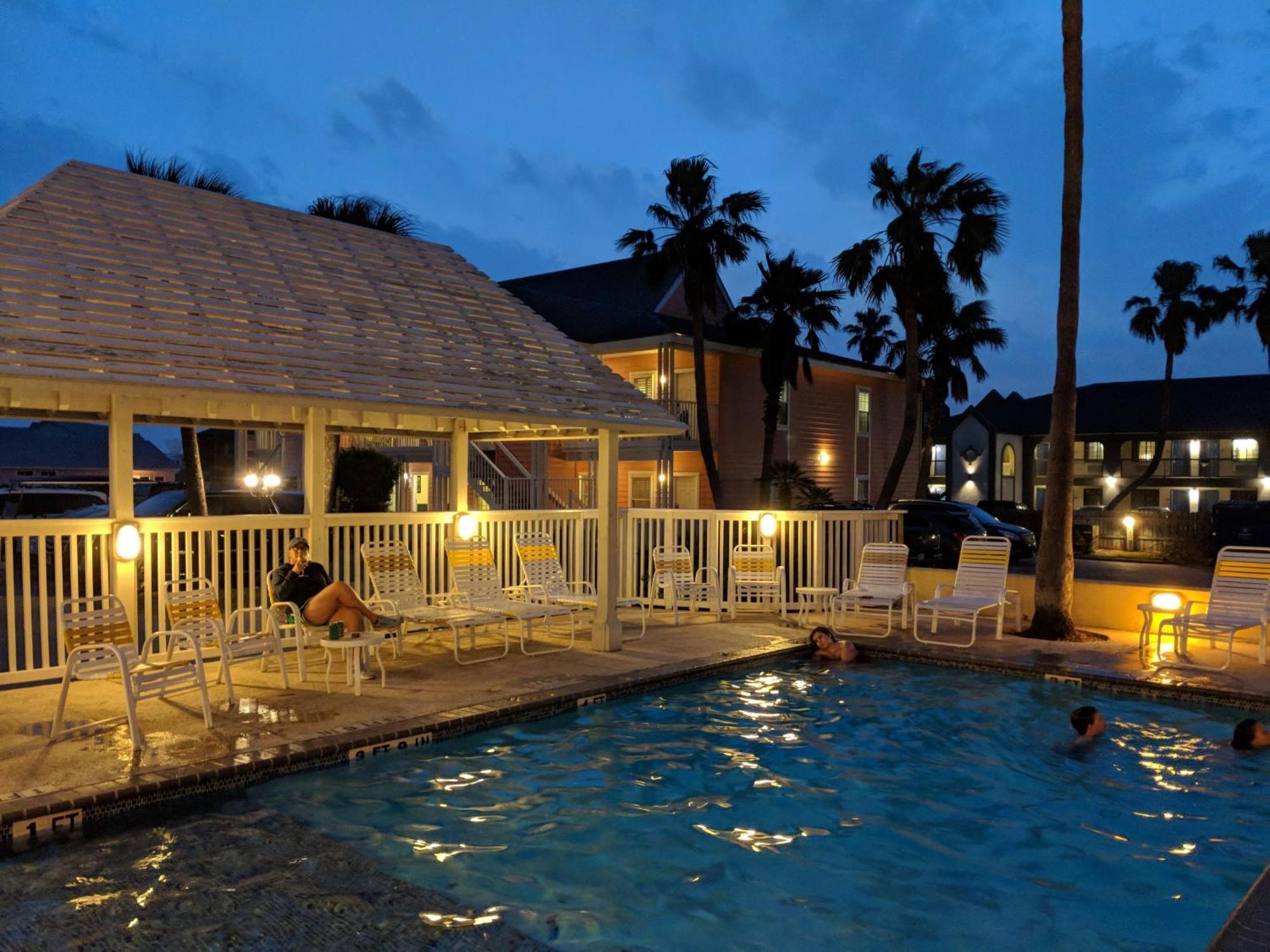 Seashell Village Resort Near The Beach With Kitchens Port Aransas Bagian luar foto